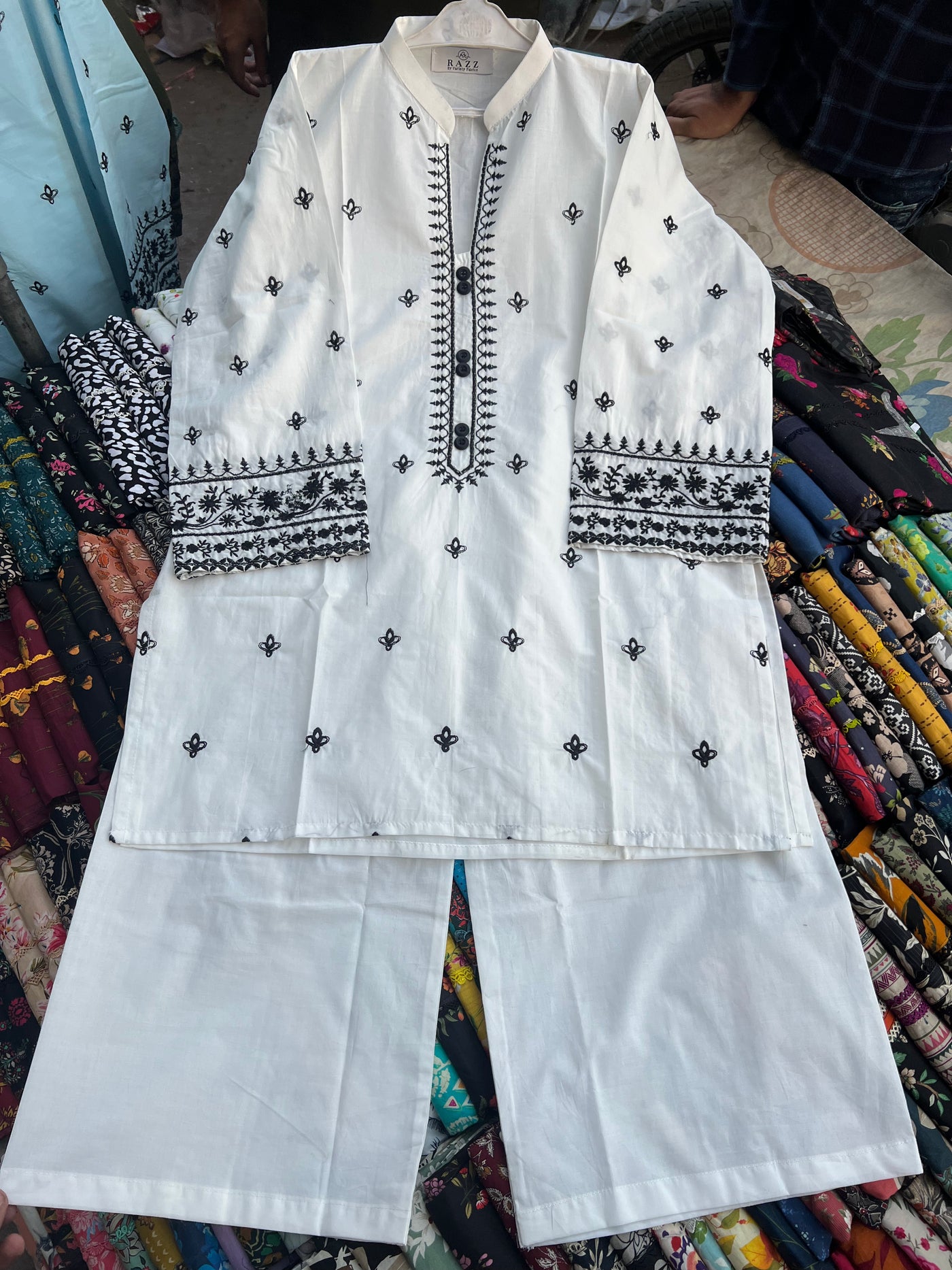 Embroidered Kurta & Flapper Set (White)