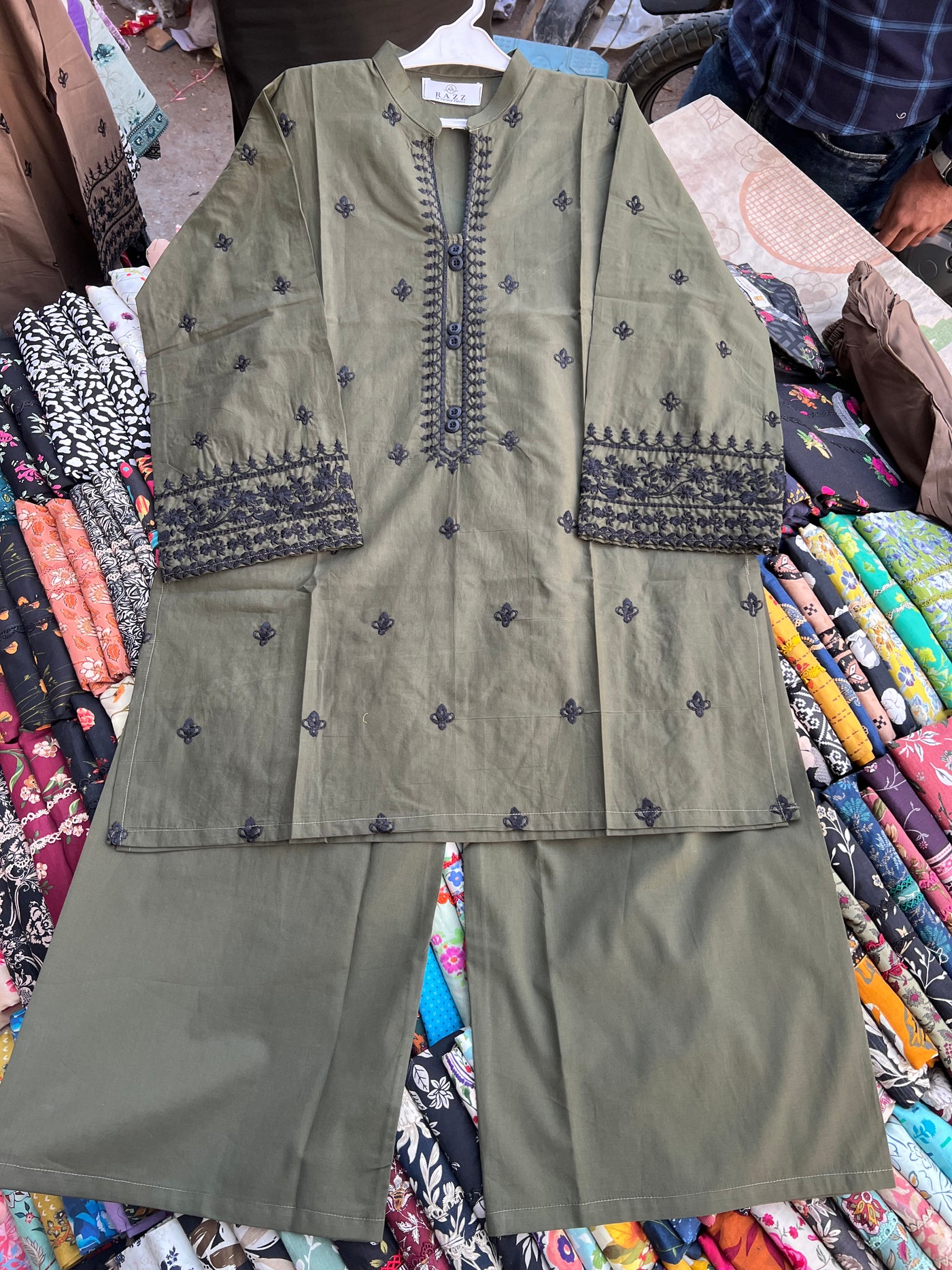 Embroidered Kurta & Flapper Set (Elight Brown)