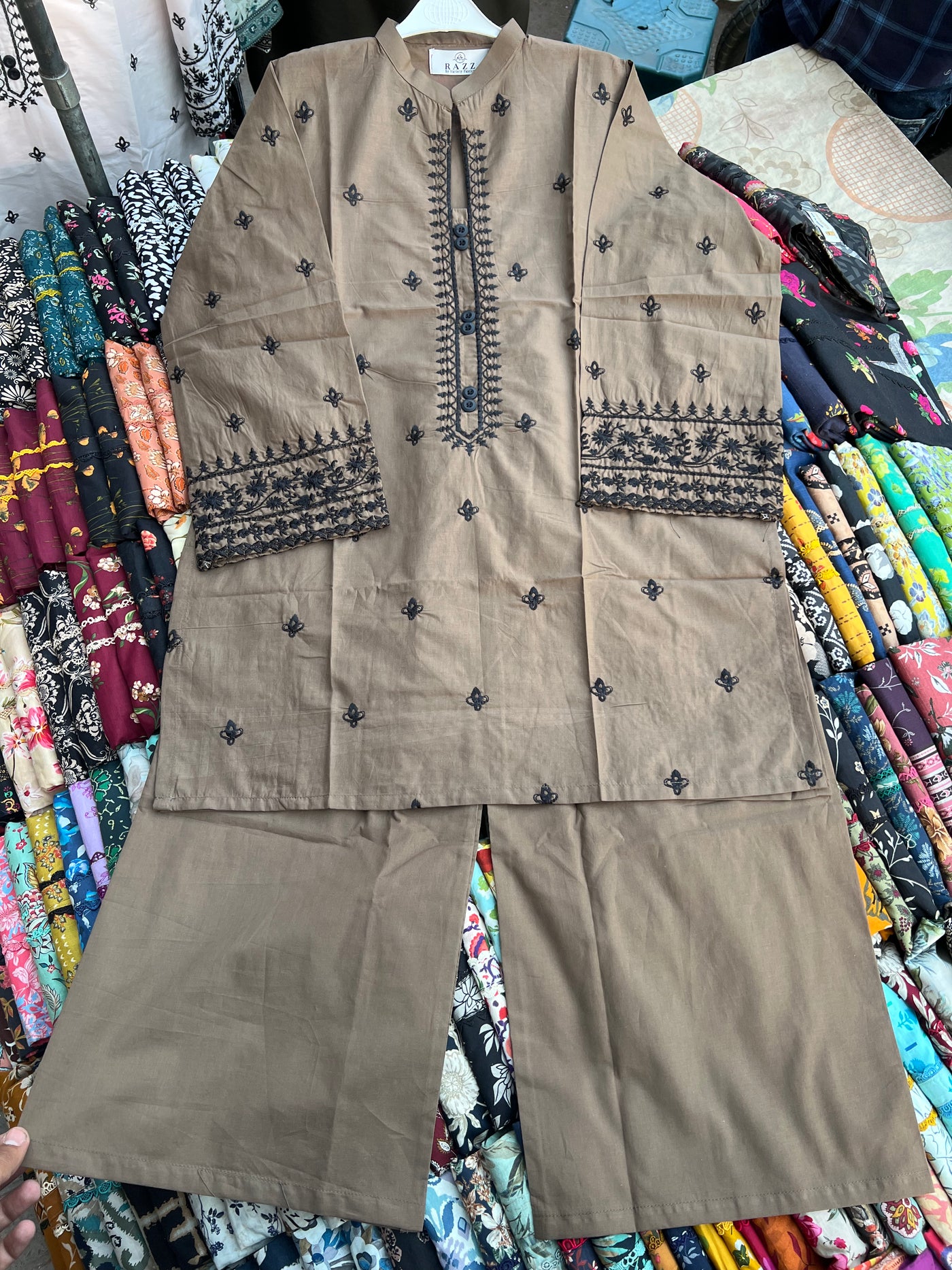 Embroidered Kurta & Flapper Set (Brown)