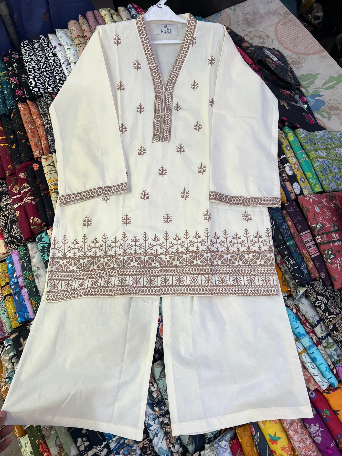 Embroidered Kurta & Flapper Set