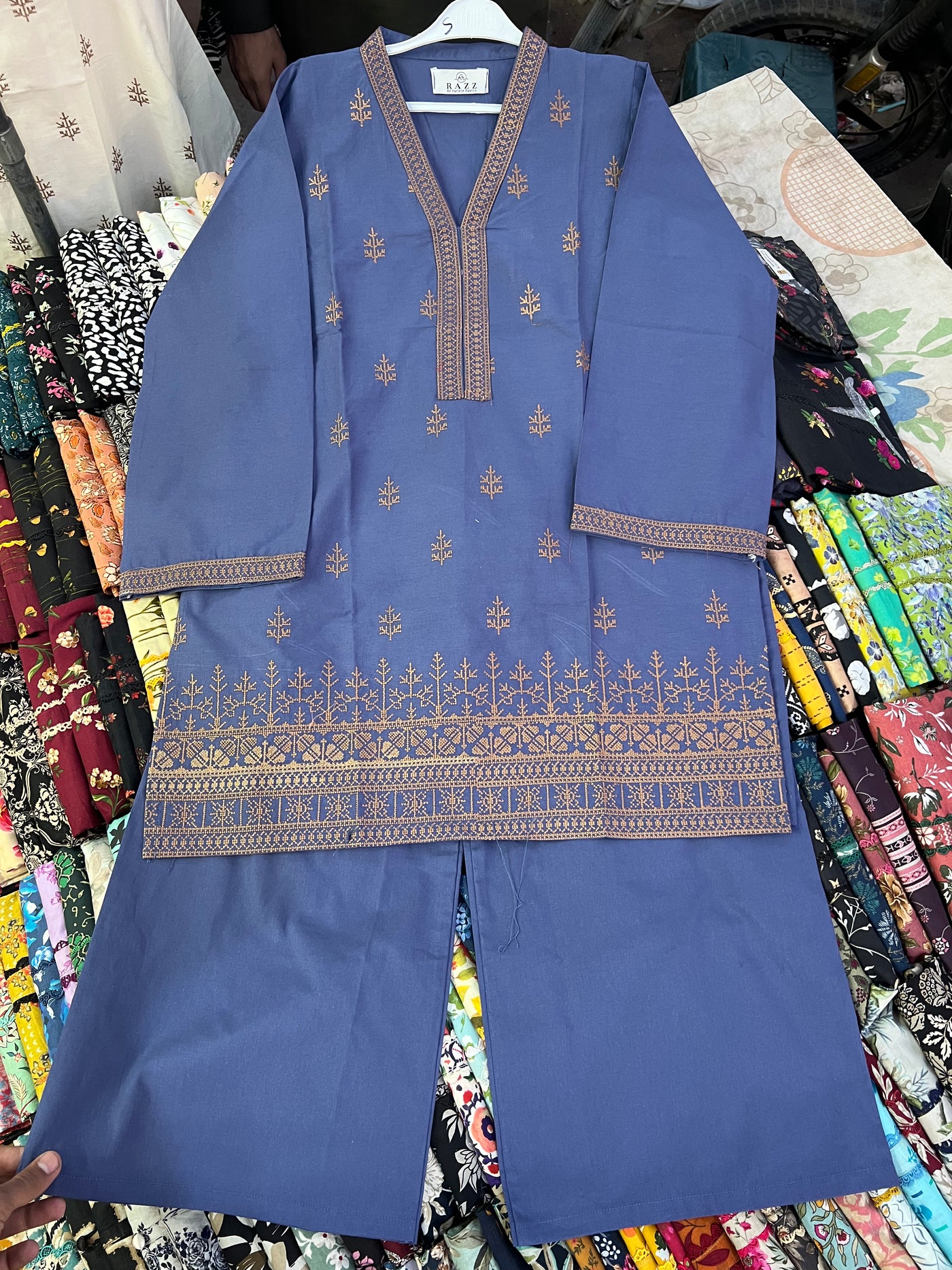 Embroidered Kurta & Flapper Set