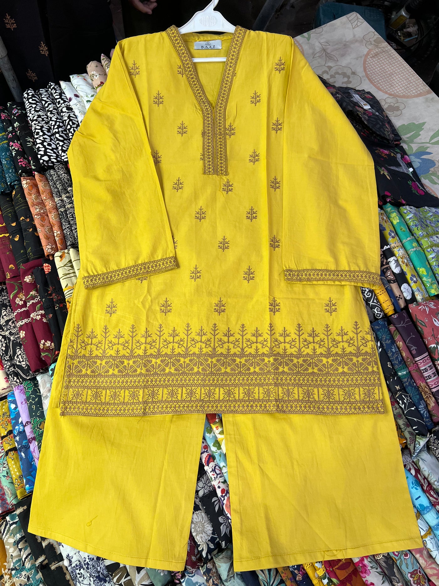 Embroidered Kurta & Flapper Set