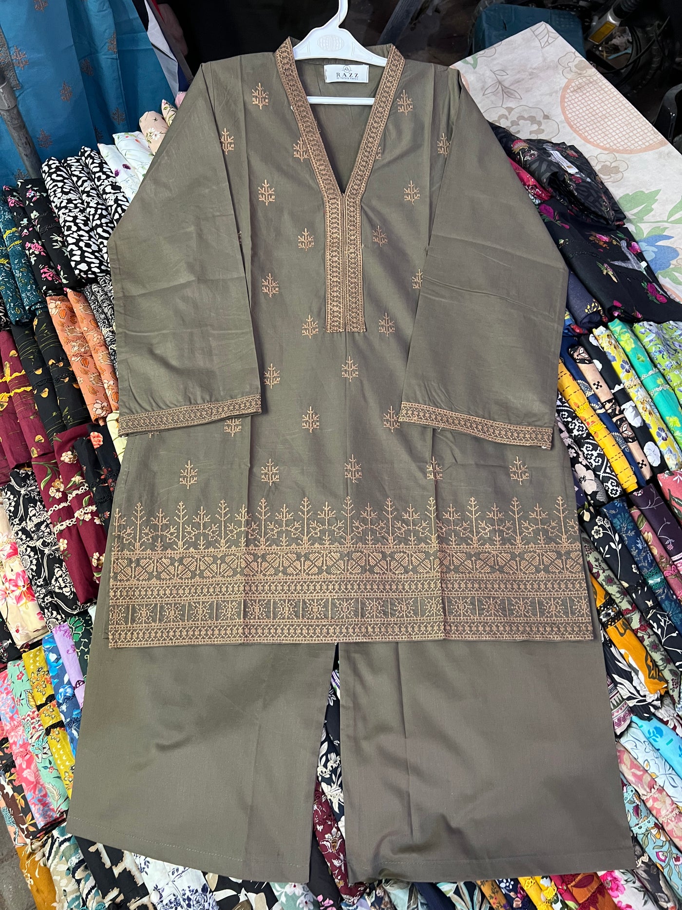 Embroidered Kurta & Flapper Set