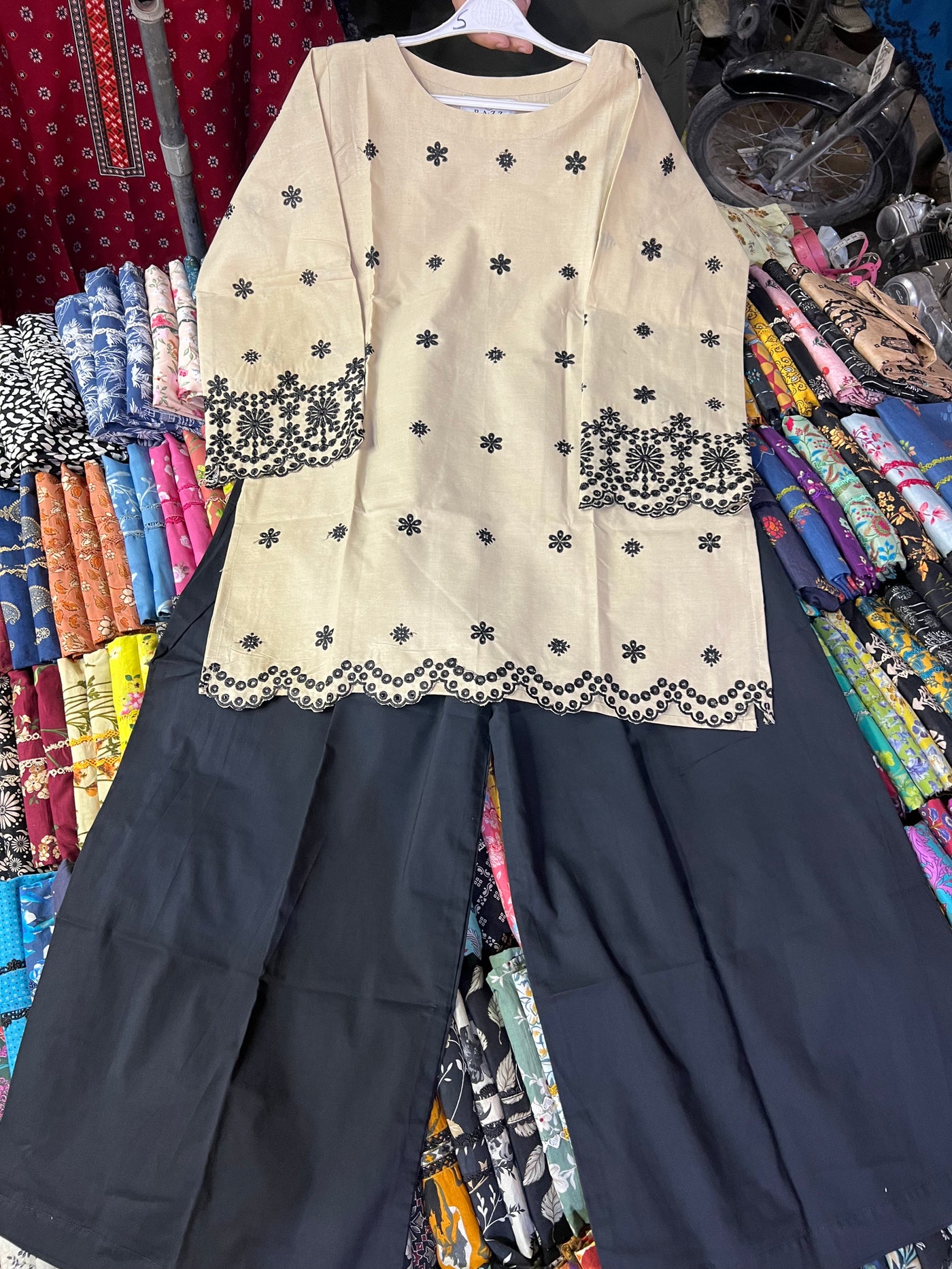 Embroidered Kurta & Flapper Set